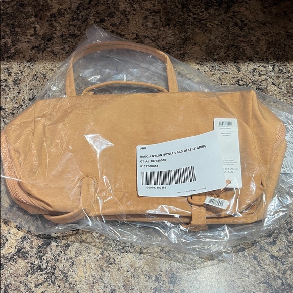 BAGGU Nylon Bowler Bag In Desert Apricot (UO Exclusive) - Picture 6 of 8